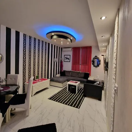 Apartment Black & White *