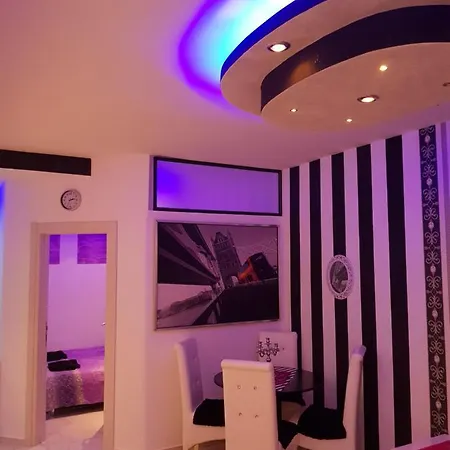Black & White Apartment *